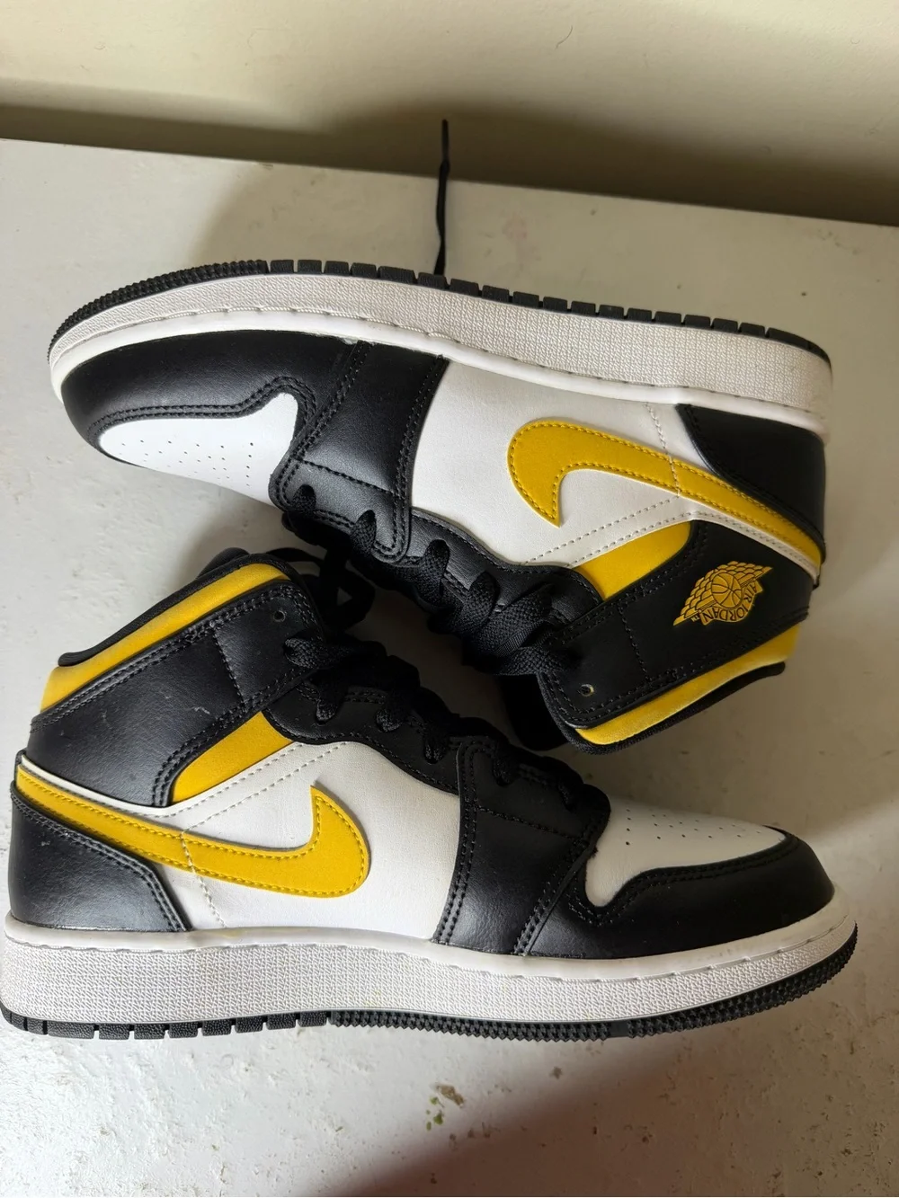 Air Jordan 1 MID
